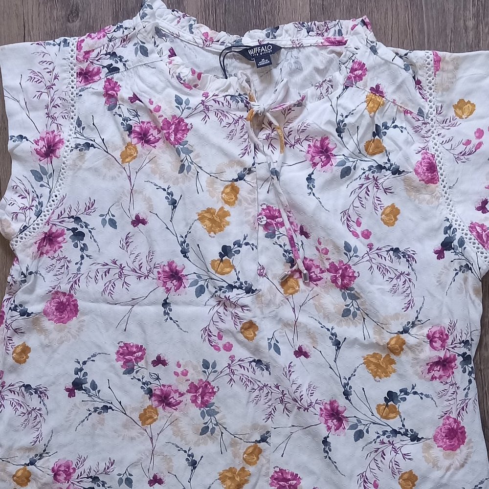 NWT Floral Top (M)
